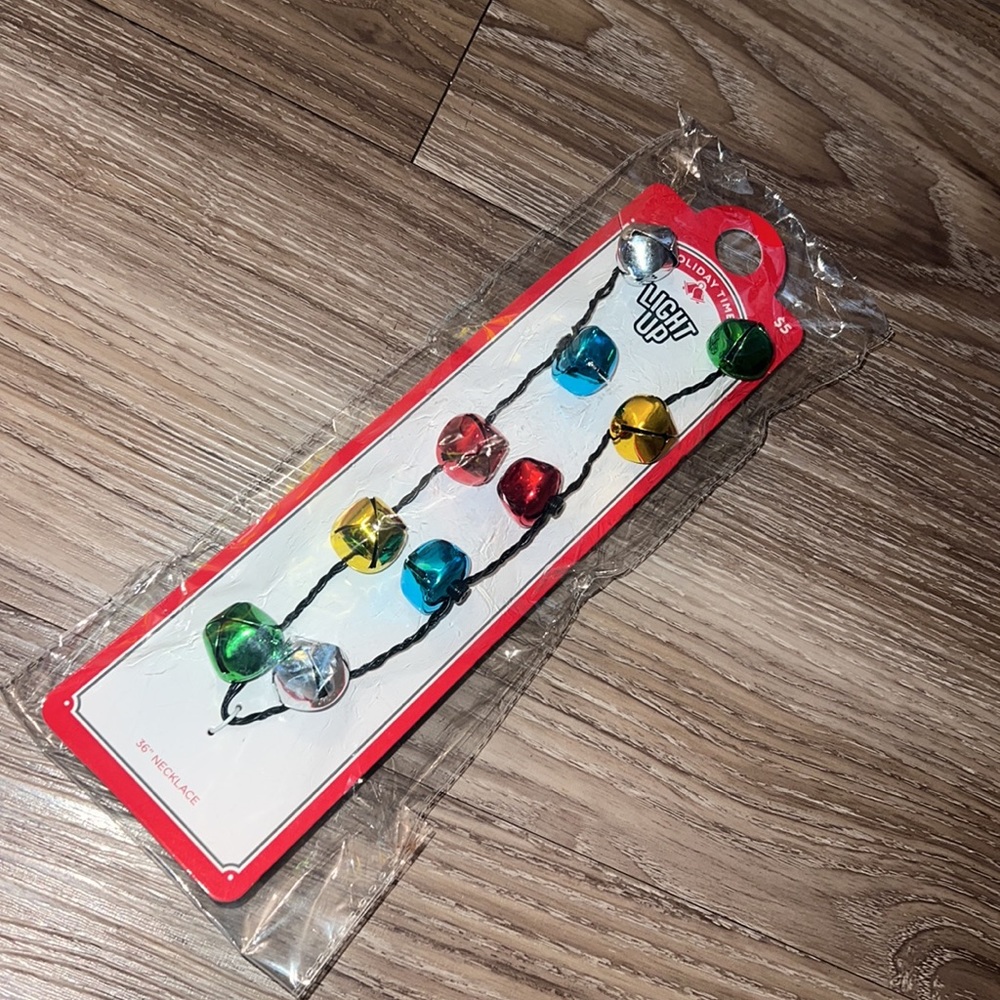 Jingle bell light up necklace - Picture 4 of 5